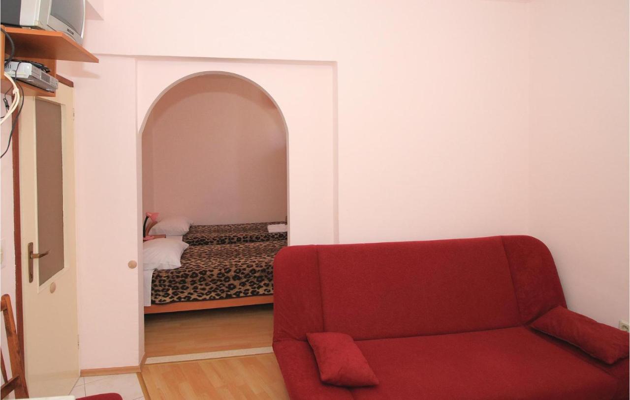 1 Bedroom Nice Apartment In Kastel Sucurac Kaštela Eksteriør bilde