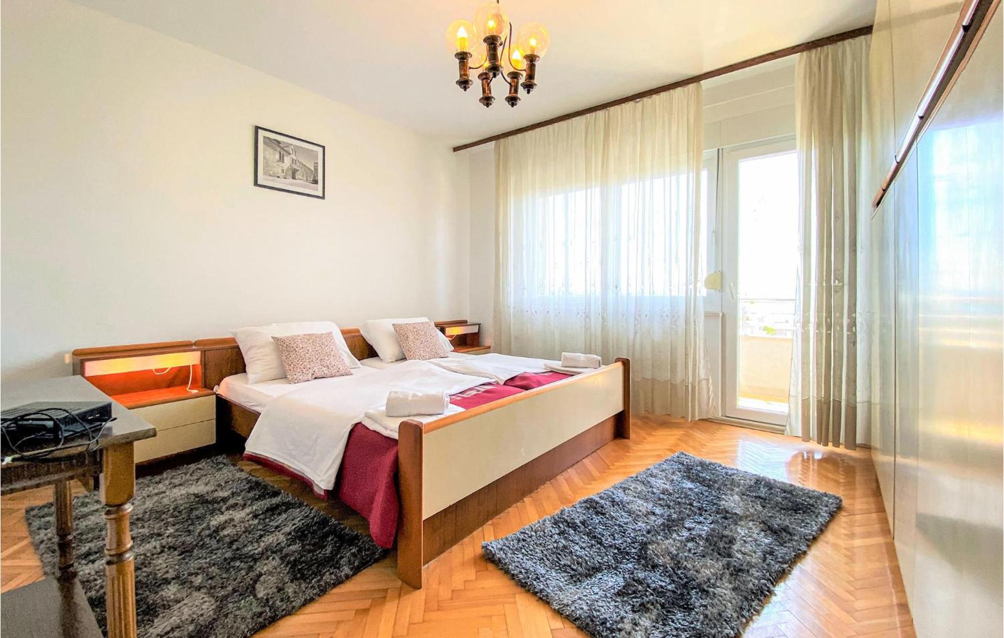 1 Bedroom Nice Apartment In Kastel Sucurac Kaštela Eksteriør bilde